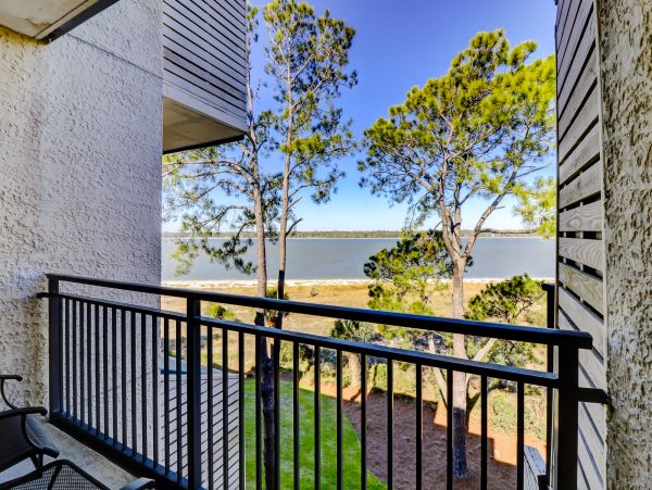 Hilton Head Water View Vacation Condo for 8