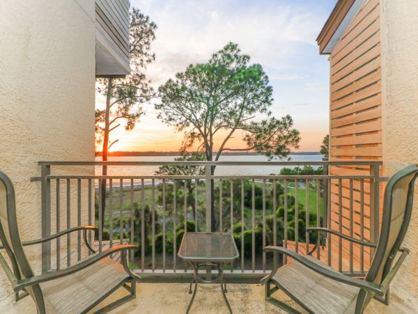 Hilton Head Water View Vacation Condo for 8