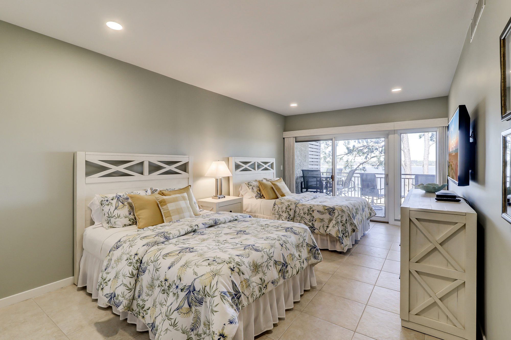 Hilton Head Water View Vacation Condo for 8