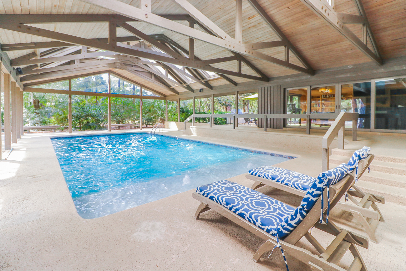 Five Bedroom Pool Home Sleeps Sixteen Guests
