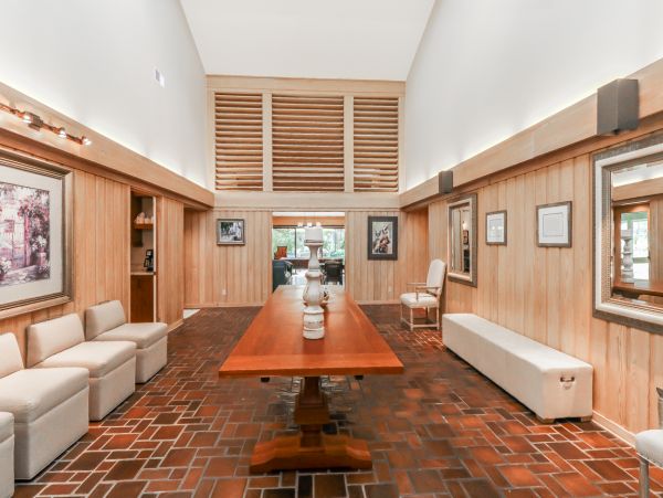 Five Bedroom Pool Home Sleeps Sixteen Guests