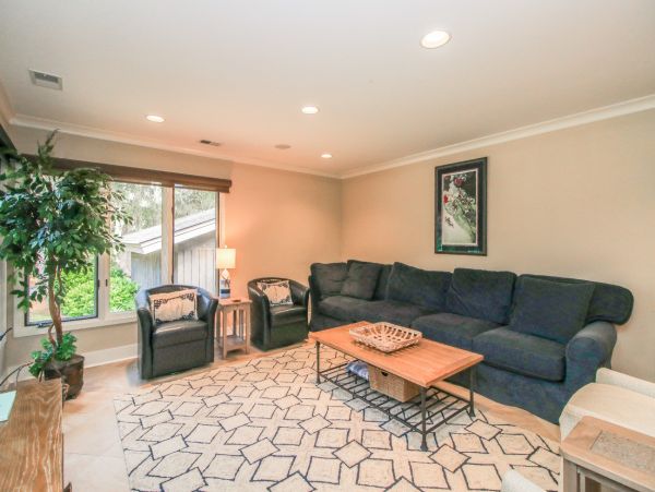 Five Bedroom Pool Home Sleeps Sixteen Guests