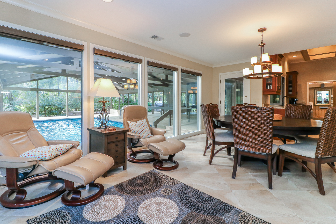 Five Bedroom Pool Home Sleeps Sixteen Guests