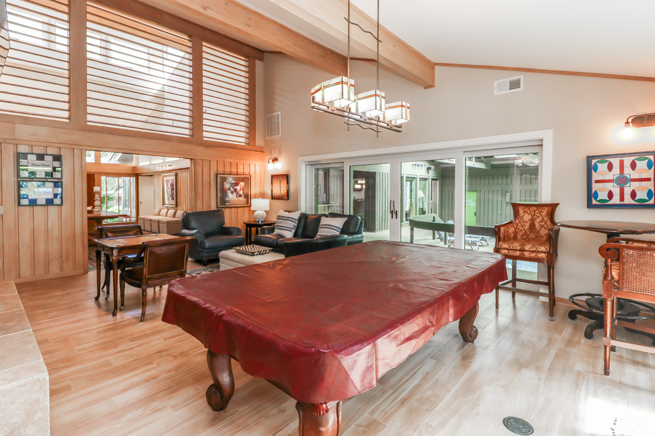 Five Bedroom Pool Home Sleeps Sixteen Guests