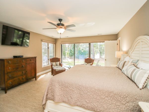 Five Bedroom Pool Home Sleeps Sixteen Guests