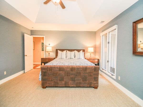 Five Bedroom Pool Home Sleeps Sixteen Guests