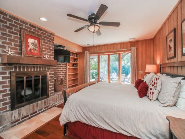 Five Bedroom Pool Home Sleeps Sixteen Guests