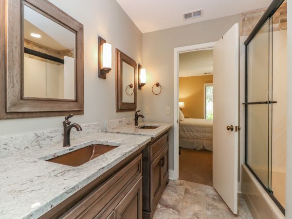 Five Bedroom Pool Home Sleeps Sixteen Guests
