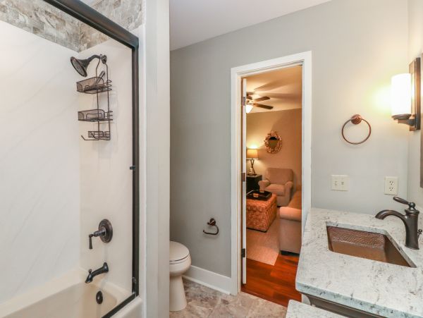 Five Bedroom Pool Home Sleeps Sixteen Guests