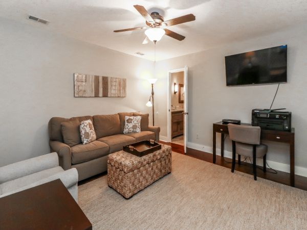 Five Bedroom Pool Home Sleeps Sixteen Guests