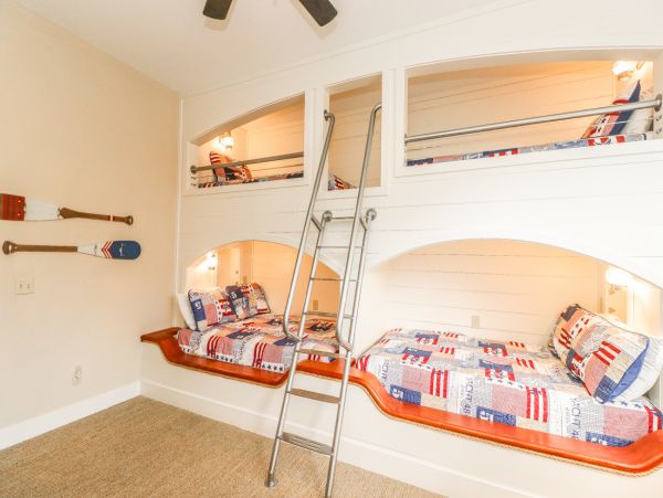 Five Bedroom Pool Home Sleeps Sixteen Guests