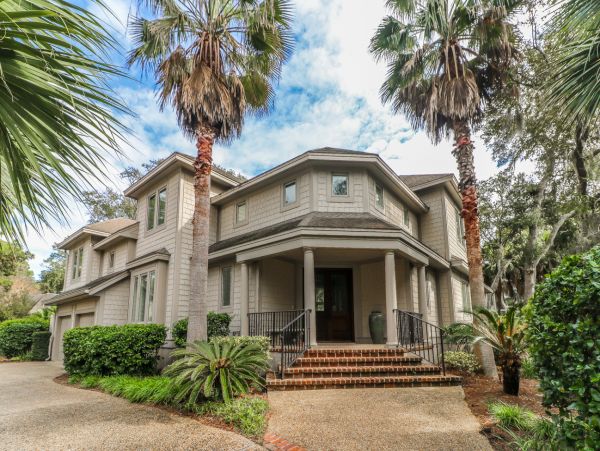 Beautiful Vacation Home With Private Pool & Close To Beach