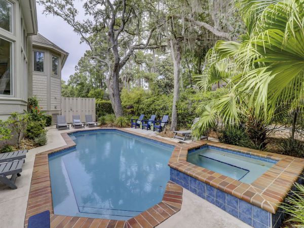 Beautiful Vacation Home With Private Pool & Close To Beach