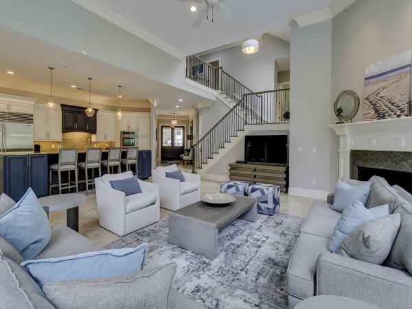 Beautiful Vacation Home With Private Pool & Close To Beach