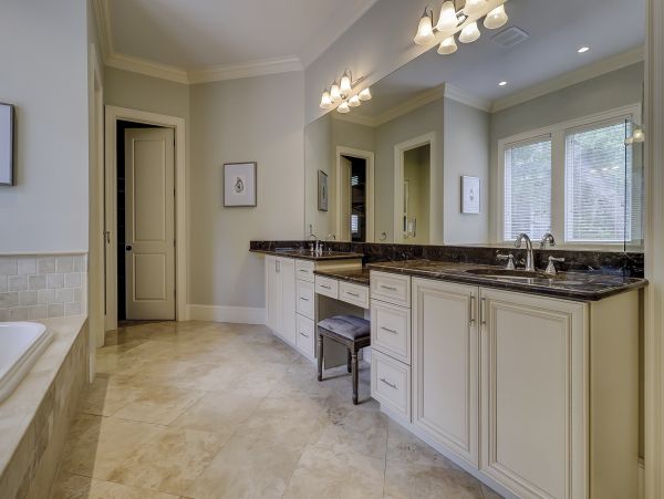 Beautiful Vacation Home With Private Pool & Close To Beach