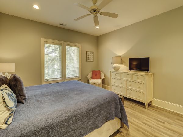 Beautiful Vacation Home With Private Pool & Close To Beach
