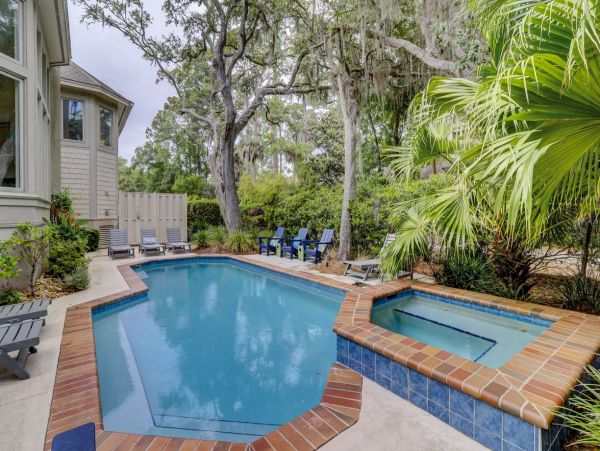 Beautiful Vacation Home With Private Pool & Close To Beach