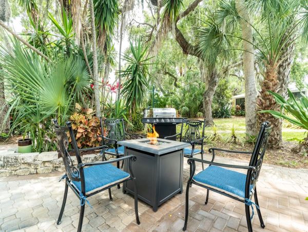 Walk to Beach Beautiful Vacation Home in Siesta Key