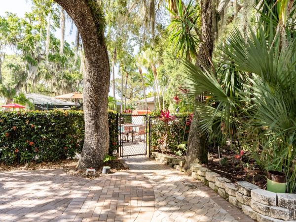 Walk to Beach Beautiful Vacation Home in Siesta Key