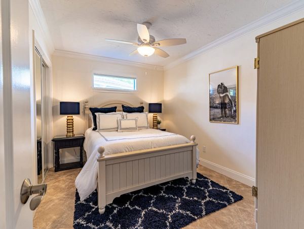 Walk to Beach Beautiful Vacation Home in Siesta Key