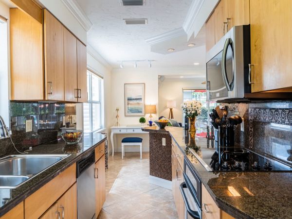 Walk to Beach Beautiful Vacation Home in Siesta Key