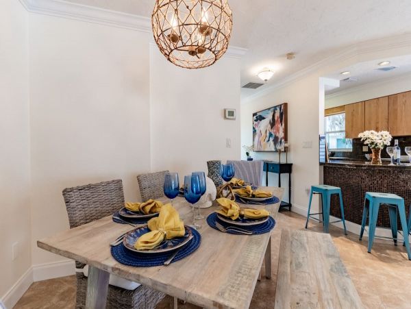Walk to Beach Beautiful Vacation Home in Siesta Key