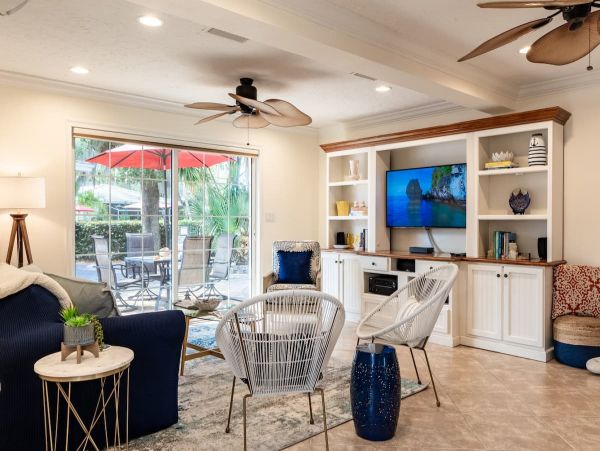 Walk to Beach Beautiful Vacation Home in Siesta Key