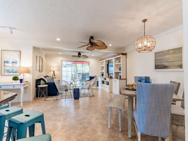 Walk to Beach Beautiful Vacation Home in Siesta Key