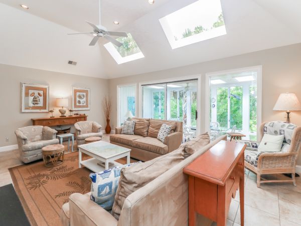 Hilton Head Pet Friendly Vacation Rental Four Bedroom Luxury Beach Home with Pool