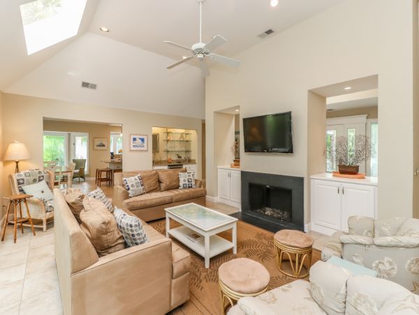 Hilton Head Pet Friendly Vacation Rental Four Bedroom Luxury Beach Home with Pool