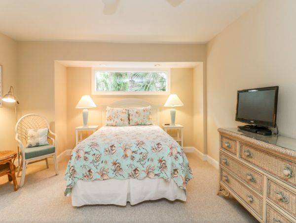 Hilton Head Pet Friendly Vacation Rental Four Bedroom Luxury Beach Home with Pool
