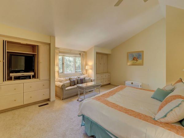 Hilton Head 3 Bedroom Home Sleeps 10 Walk to Beach