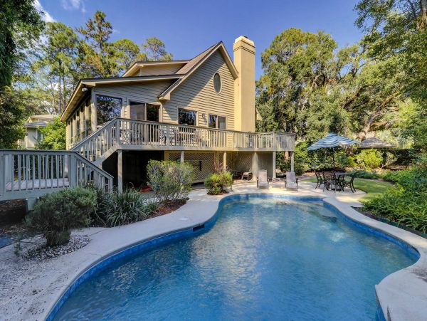 Hilton Head 3 Bedroom Home Sleeps 10 Walk to Beach