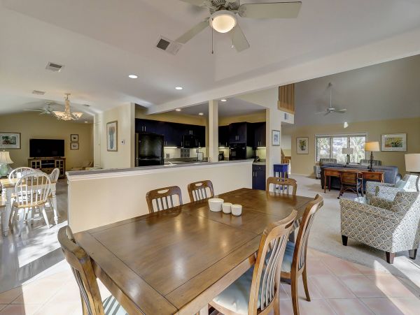 Hilton Head 3 Bedroom Home Sleeps 10 Walk to Beach