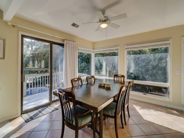 Hilton Head 3 Bedroom Home Sleeps 10 Walk to Beach
