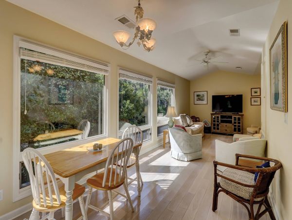 Hilton Head 3 Bedroom Home Sleeps 10 Walk to Beach