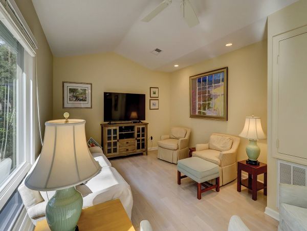 Hilton Head 3 Bedroom Home Sleeps 10 Walk to Beach