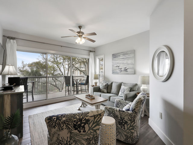 Lovely 2 Bedroom Condo with Ocean Views