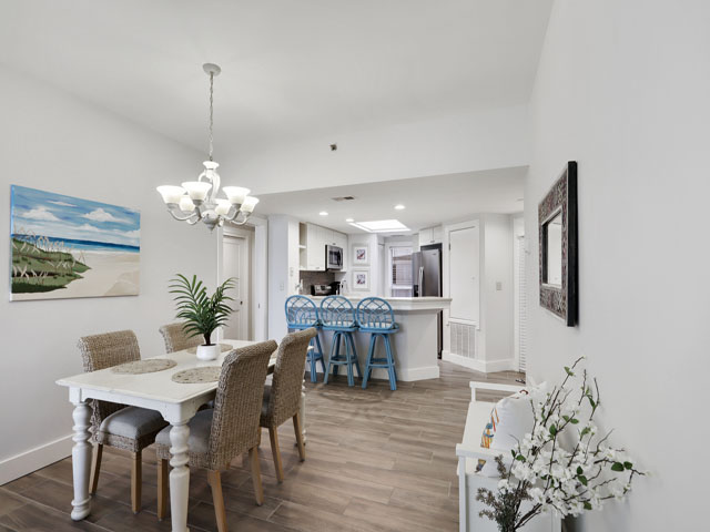 Lovely 2 Bedroom Condo with Ocean Views