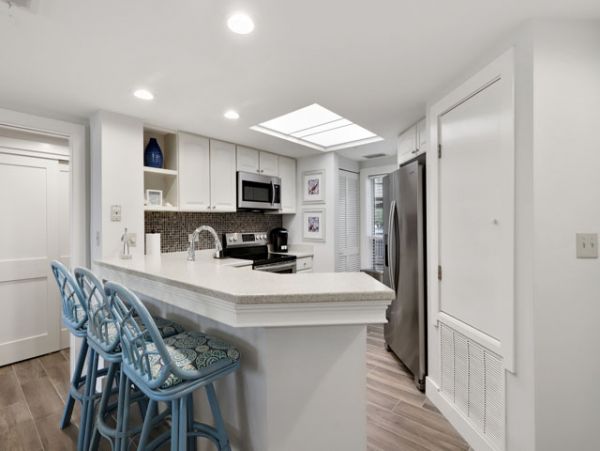 Lovely 2 Bedroom Condo with Ocean Views