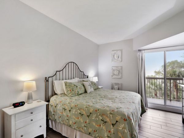 Lovely 2 Bedroom Condo with Ocean Views