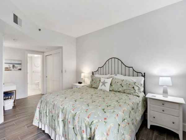 Lovely 2 Bedroom Condo with Ocean Views