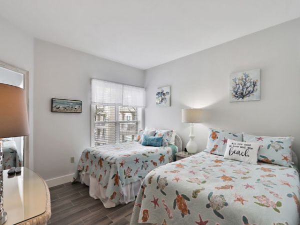 Lovely 2 Bedroom Condo with Ocean Views