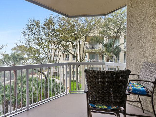 Lovely 2 Bedroom Condo with Ocean Views