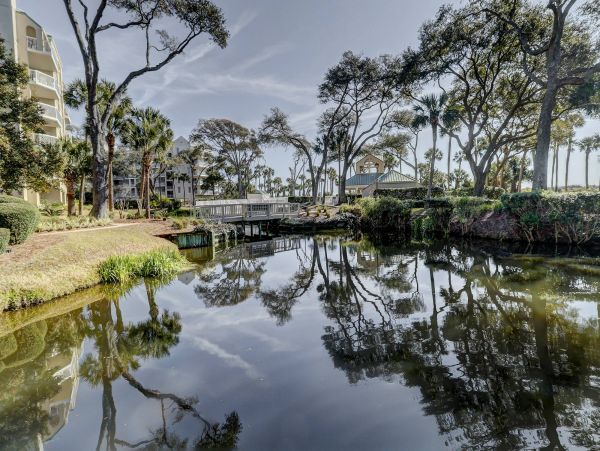 Lovely 2 Bedroom Condo with Ocean Views