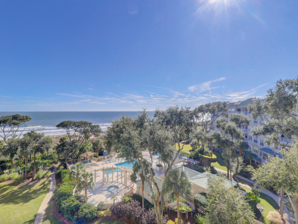 Beautiful Vacation Condo with 2 Bedrooms & Ocean Views