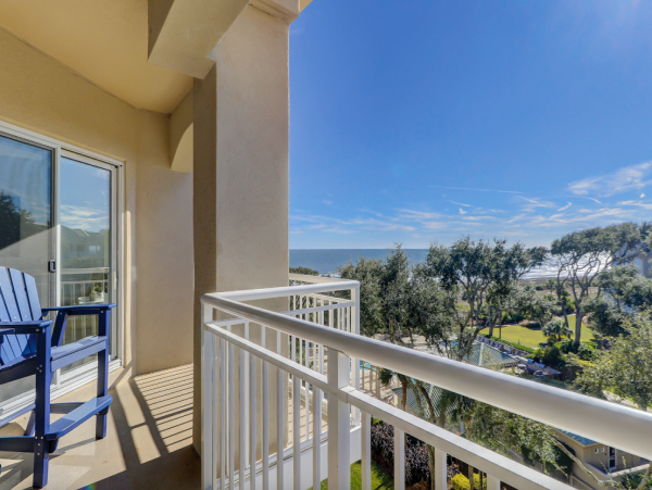 Beautiful Vacation Condo with 2 Bedrooms & Ocean Views