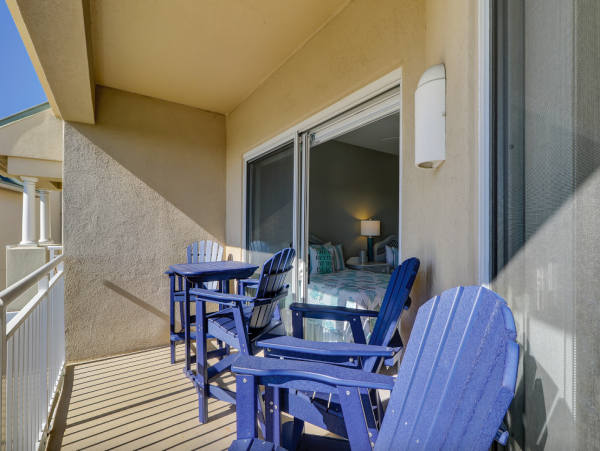 Beautiful Vacation Condo with 2 Bedrooms & Ocean Views