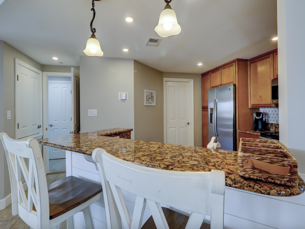 Beautiful Vacation Condo with 2 Bedrooms & Ocean Views