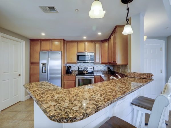 Beautiful Vacation Condo with 2 Bedrooms & Ocean Views